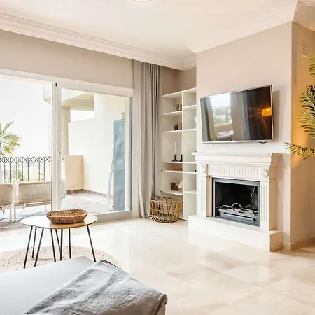 Sea & Sun Hills Views Pool Jacuzzi Apartment