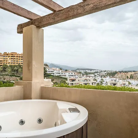 Sea & Sun Hills Views Pool Jacuzzi Apartment *