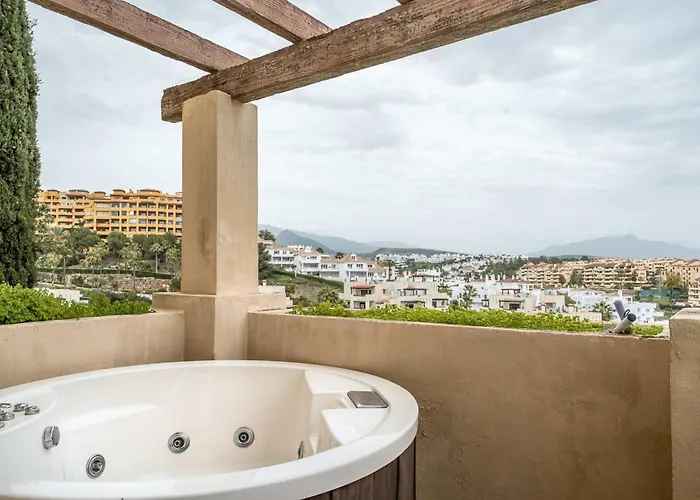 Sea & Sun Hills Views Pool Jacuzzi Διαμέρισμα *