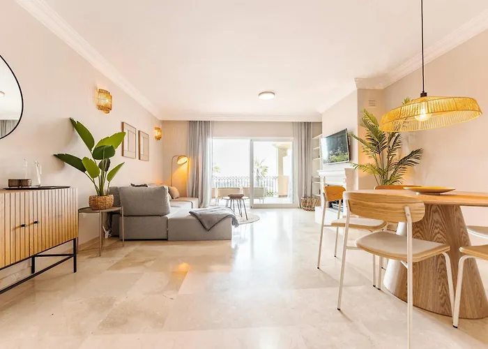 Sea & Sun Hills Views Pool Jacuzzi Apartment